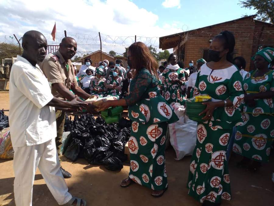 Women making a donation to Rumphi prison officials 