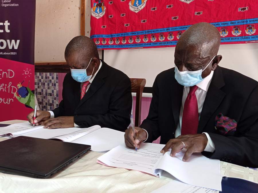 Councilor Desire Nyirenda and Mhango signing the agreement 