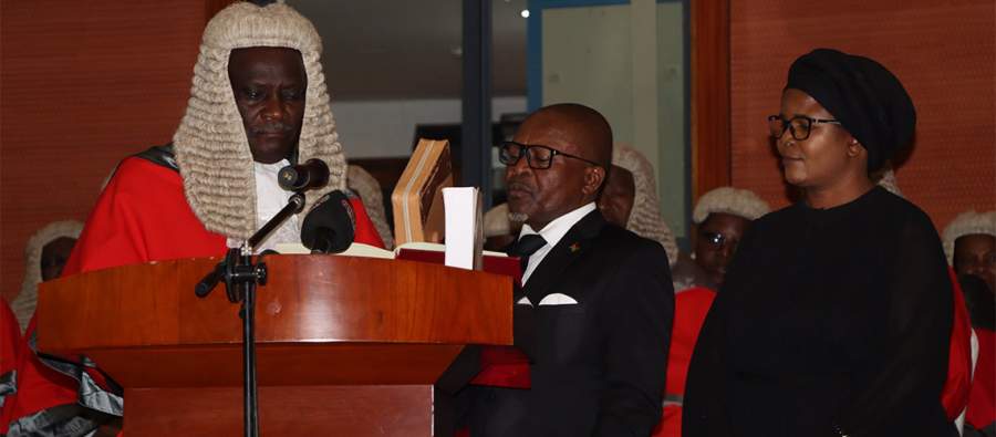 Dr. Usi takes oath of office administered by Chief Justice Rezine Mzikamanda 